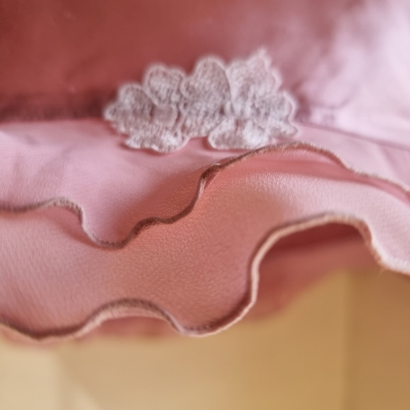 Ladies Satin nightgown ruffled sleeveless. US Medium size. - Picture 6 of 13